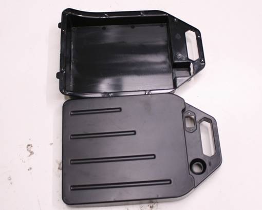 Kruiser Long Range: Istuimen alapuolisen akun kiinnityskotelo - Kruiser Long Range varaosat - VT115211 - 1