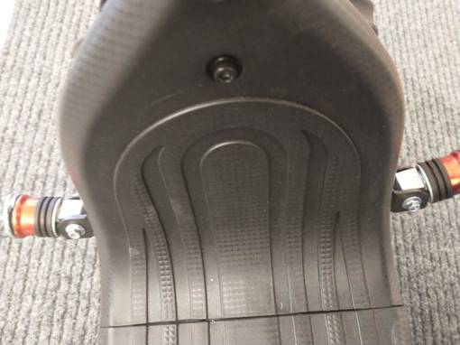 Lasten/Caravan Kruiser: Ohjaustangon alapuolinen muovi - Lasten Kruiser varaosat - VT130142 - 1