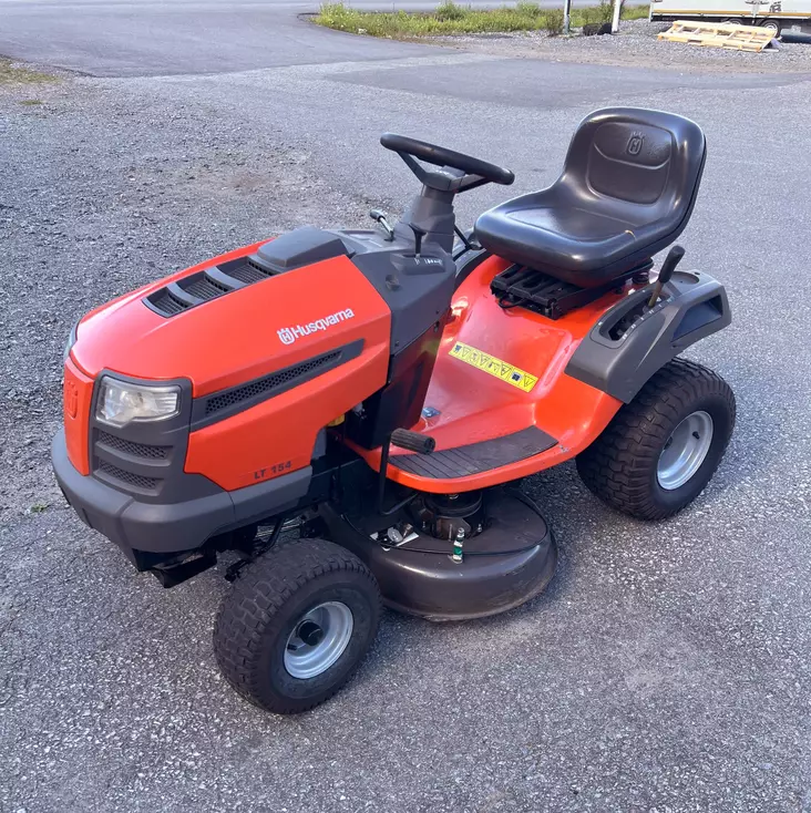 Käytetty Husqvarna LT 154 Päältä-ajettav Puutarhatraktori / Ruohonleikkuri | vm 2012 - Käytetyt ajoleikkurit - LT154-2012 - 1