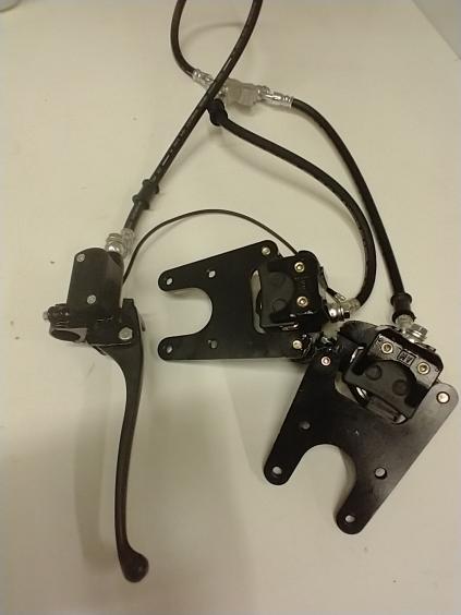 SilverFox Four 2.0 Etujarrusarja (sisältää: jarrusatulat, letkut ja kahvan) - SilverFox Four 2.0 varaosat - VT125144 - 1