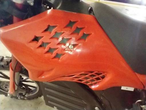 Kids Cross Etu vasen ja oikea tankin koristelevy punainen - Kids Cross varaosat  - VT125095 - 1