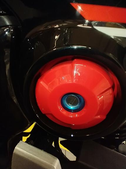 SuperMoto Istuimen lukon ympäröivä muovi vasen - SuperMoto varaosat - VT128995 - 1