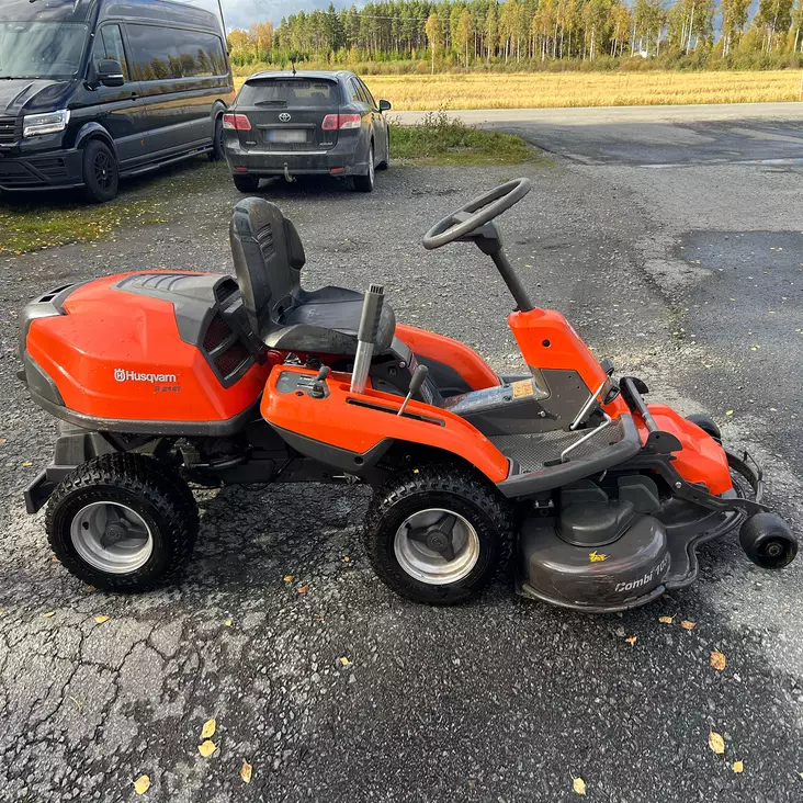 Käytetty Husqvarna Rider R214T 103cm Combi leikkuupöydällä - Käytetyt ajoleikkurit - R214T-2016 - 1