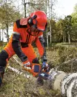 Husqvarna 242i – tehokas ja ergonominen 36V akkusahasetti akulla ja laturilla - Akkumoottorisahat - 9708384-07 - 2
